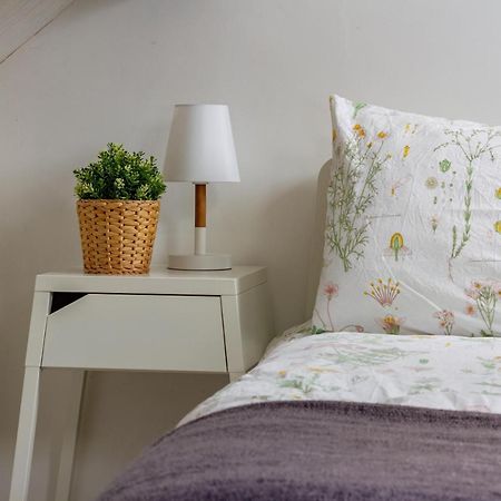 The Shoe Box Cottage With Allocated Parking マルムズベリー エクステリア 写真